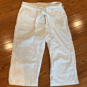 lee white petite capris with special buttons